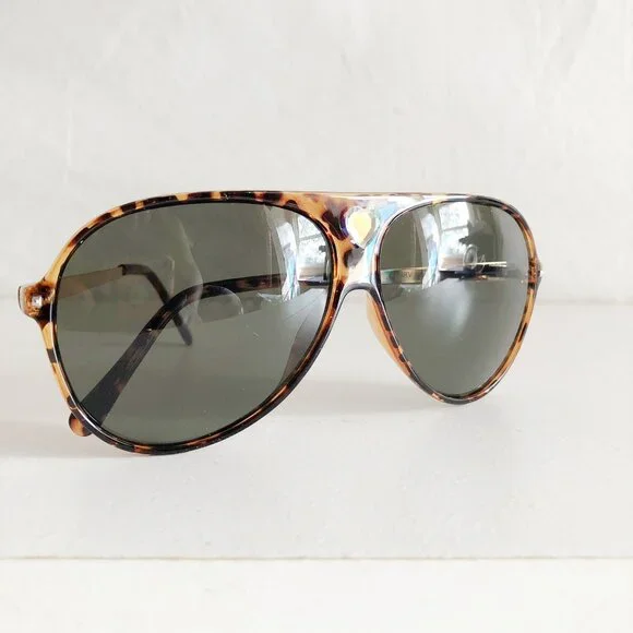 Oversized Tortoiseshell Aviator Sunglasses - Picture 2 of 4